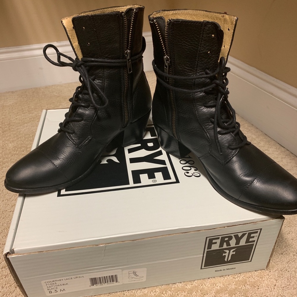 Like New-Black Courtney Lace-Up Combat Boot-8.5